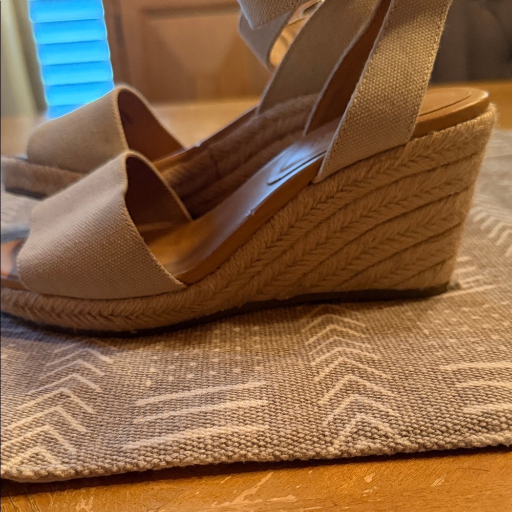 J. Crew Tan Women's Wedges Size 5 1/2 - Picture 3 of 5